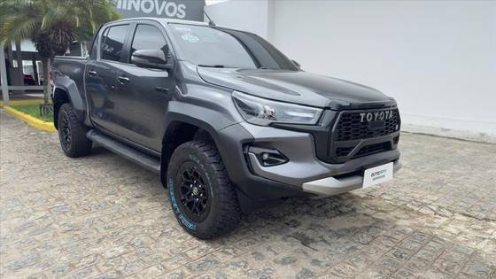 TOYOTA HILUX 2.8 D-4D TURBO DIESEL CD SRX 4X4 AUTOMÁTICO TOYOTA HILUX 2.8 D-4D TURBO DIESEL CD SRX 4X4 AUTOMÁTICO